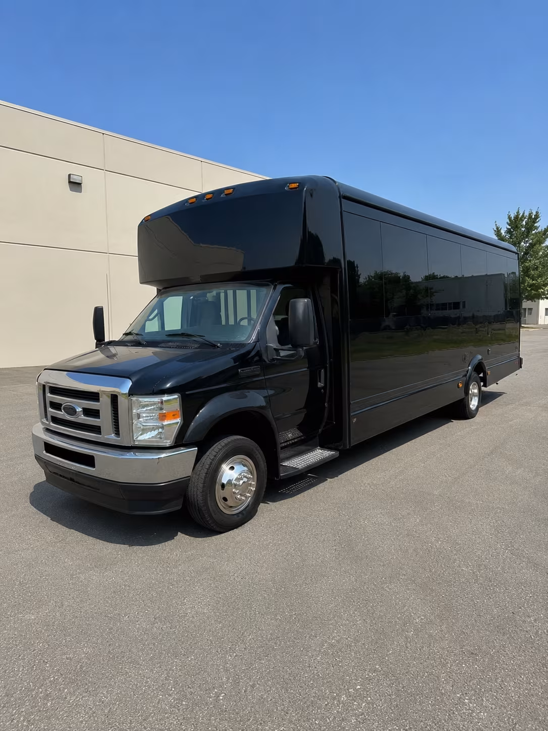 Bellevue Winery Tour & Pub Crawl Transportation party bus exterior