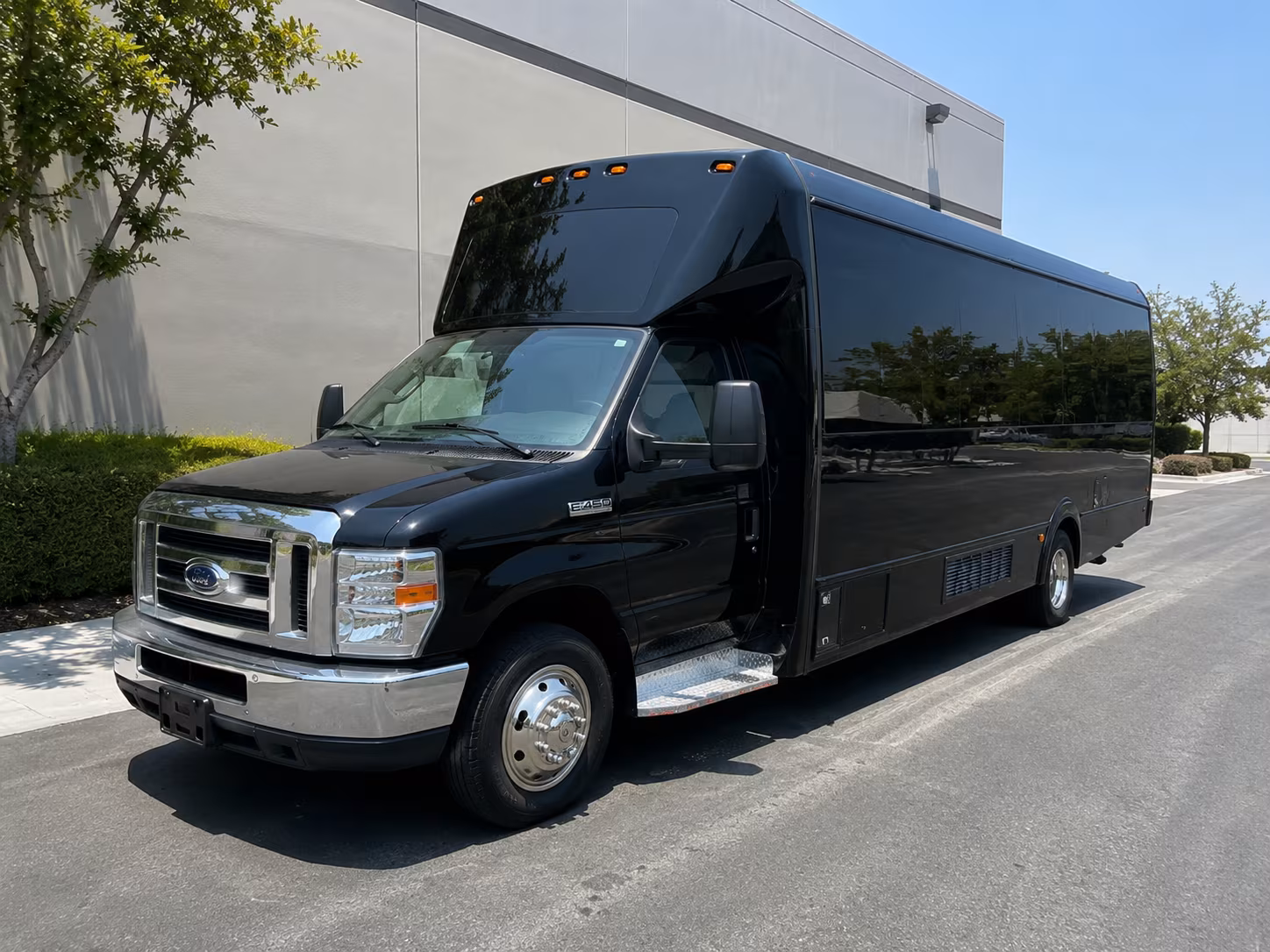 Bellevue Winery Tour & Pub Crawl Transportation party bus exterior